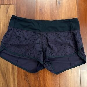 Lululemon Speed Up Shorts Purple & Black Web Size 6 Like New!